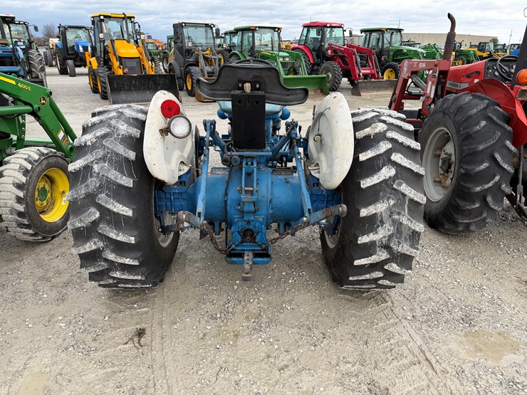 1985-ford-3910-image-9