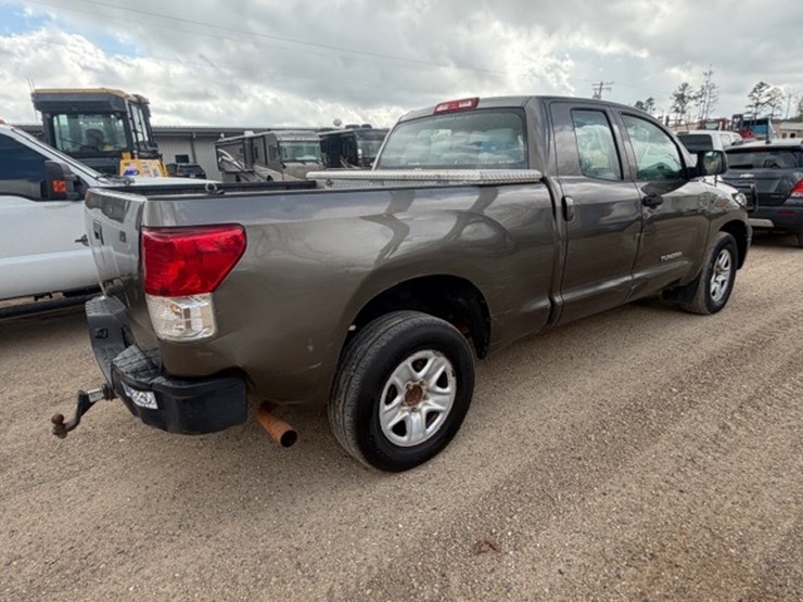 2010-toyota-tundra-image-3