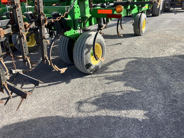 john-deere-2210-image-13