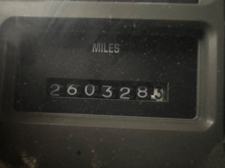 2002-international-8100-image-17