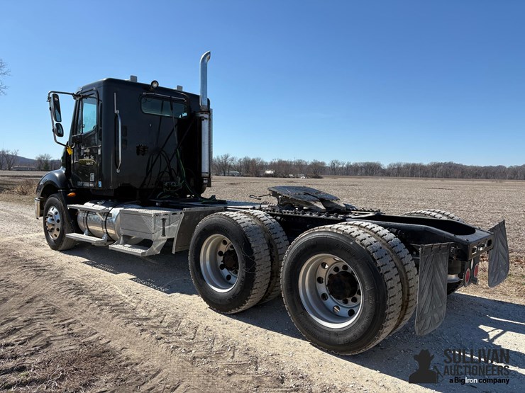 2006-freightliner-columbia-112-t/a-day-cab-truck-tractor-image-7