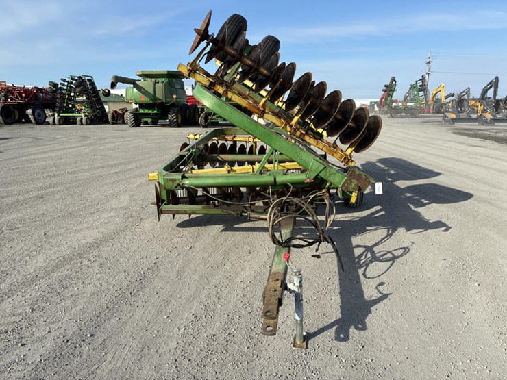 john-deere-220-image-2