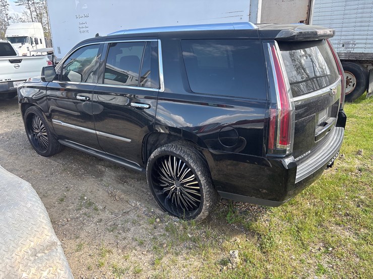 2015-cadillac-escalade-image-4