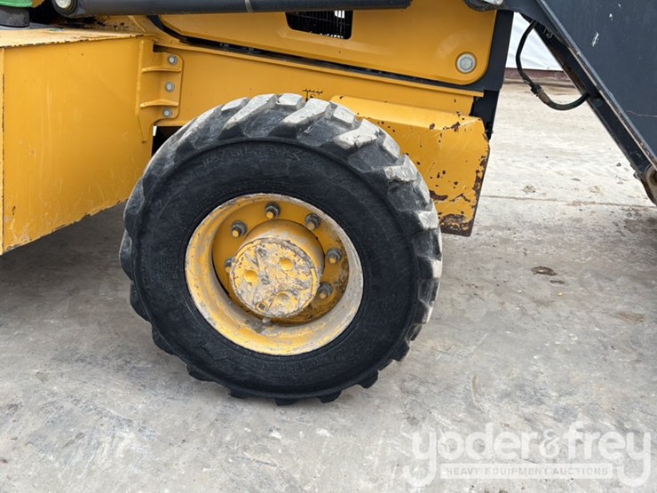 2020-deere-310l-image-14