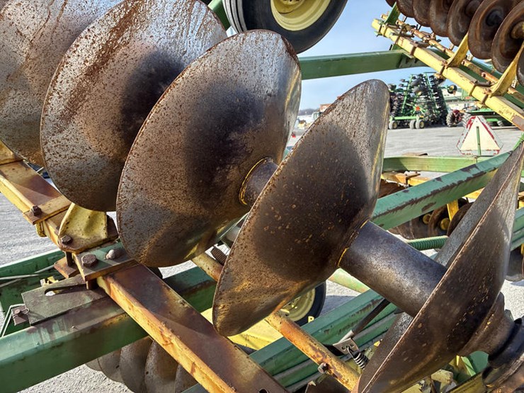 john-deere-220-image-7