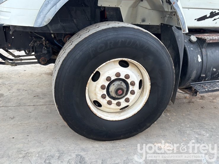 2007-international-7600-image-10