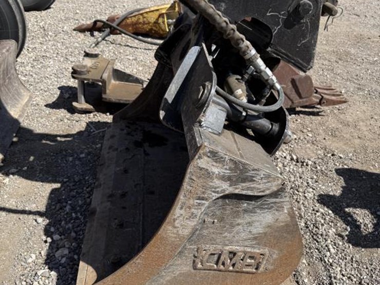 caterpillar-304c-cr-image-3