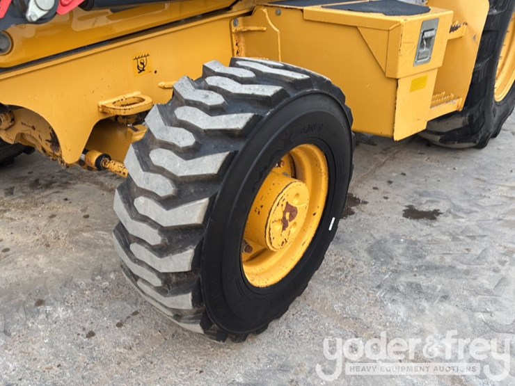 2019-deere-310l-image-9
