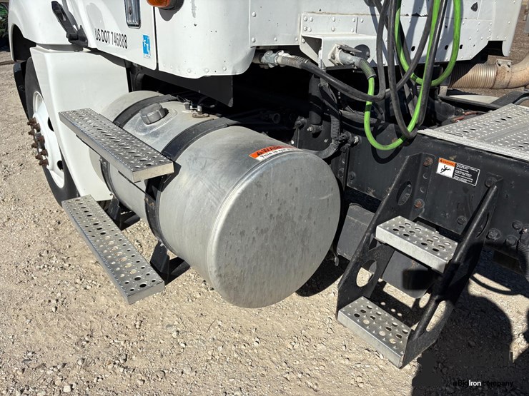 2004-freightliner-columbia-120-t/a-day-cab-truck-tractor-image-18