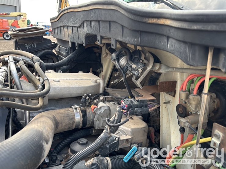 2015-international-4400-image-41