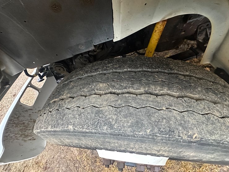 2002-international-8100-image-11