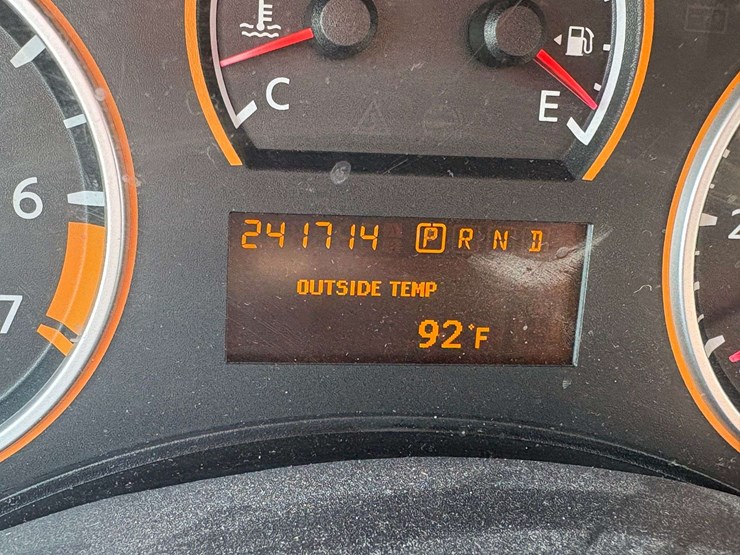 2010-nissan-titan-se-image-28