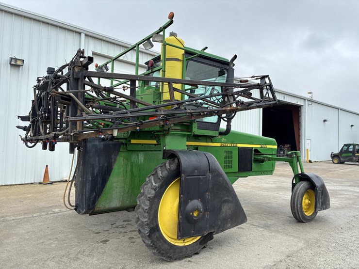 2000-john-deere-6700-image-4