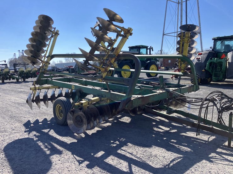 john-deere-230-image-8