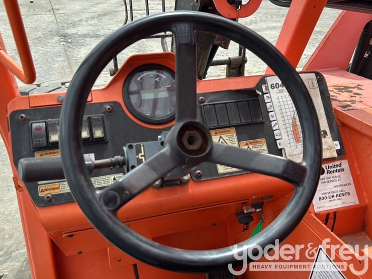 2016-sky-trak-6042-image-43