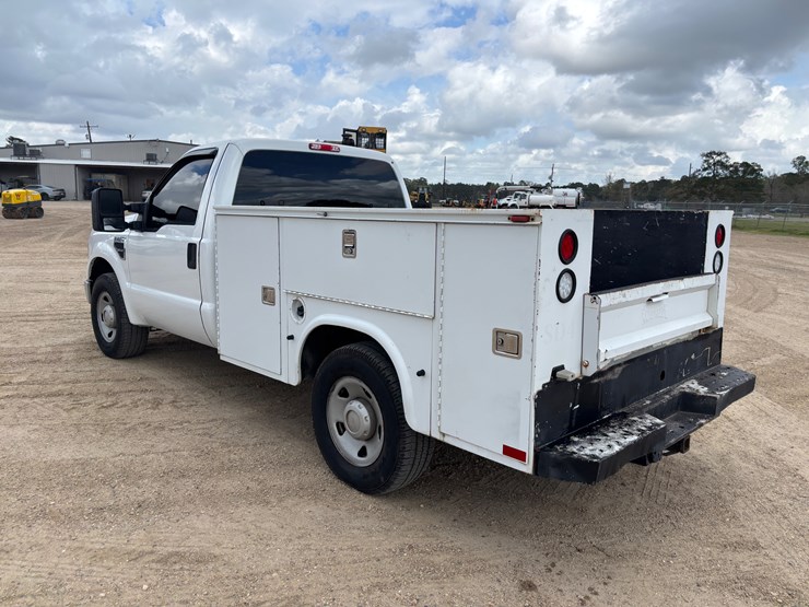 2010-ford-f250-image-3