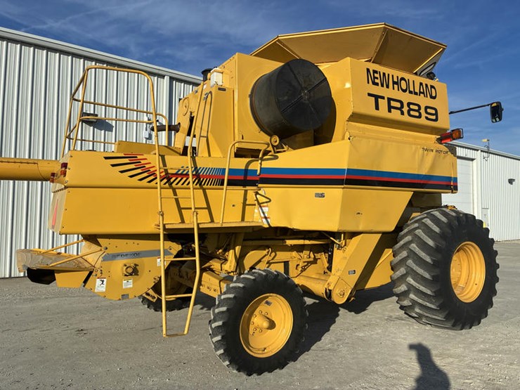 new-holland-tr89-image-5