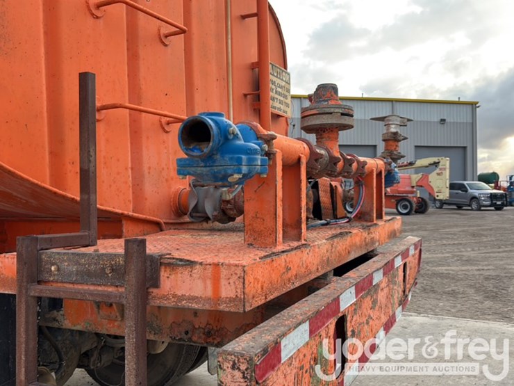 2007-international-7600-image-26