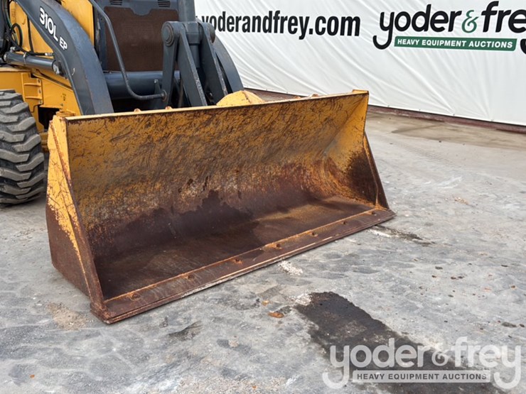 2019-deere-310l-image-18