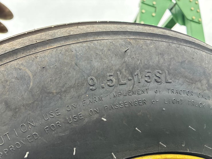 john-deere-2310-image-17