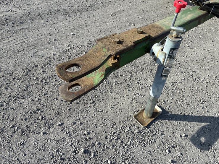 john-deere-220-image-4