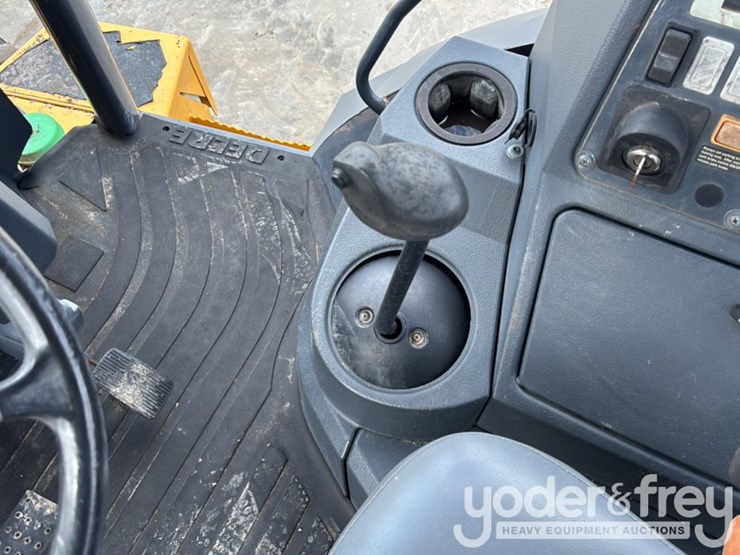 2018-deere-310l-image-48