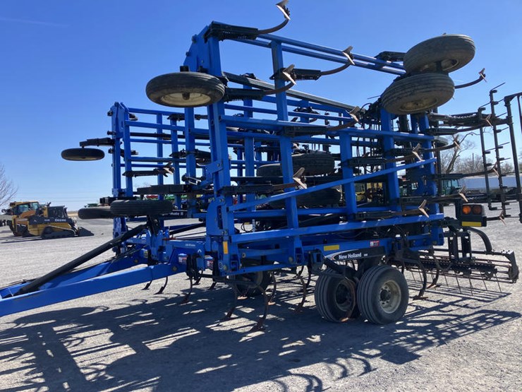 new-holland-st250-image-1