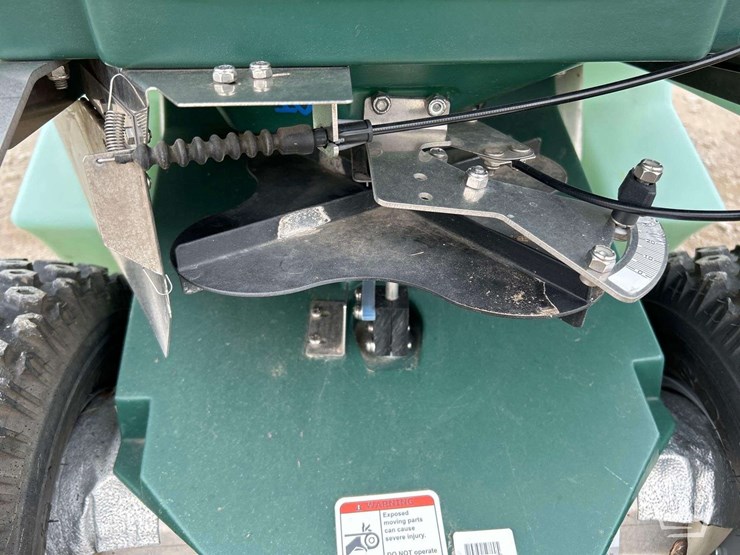 2021-permagreen-ride-on-speader-sprayer-image-10