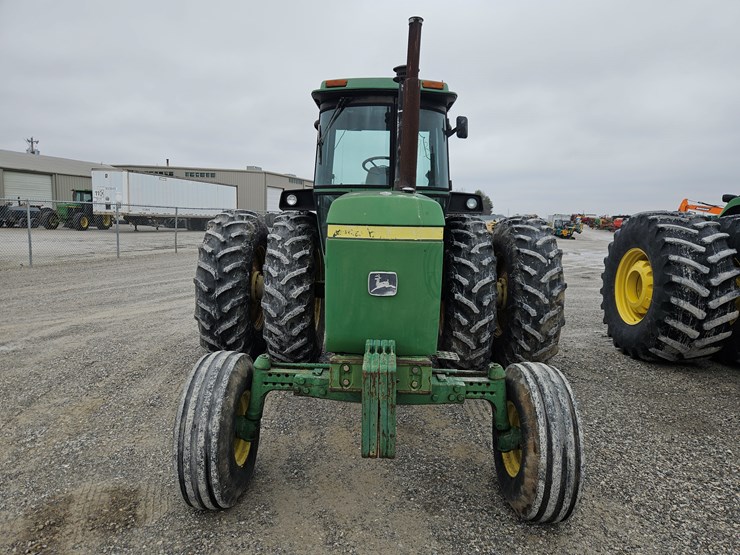 1977-john-deere-4630-image-2