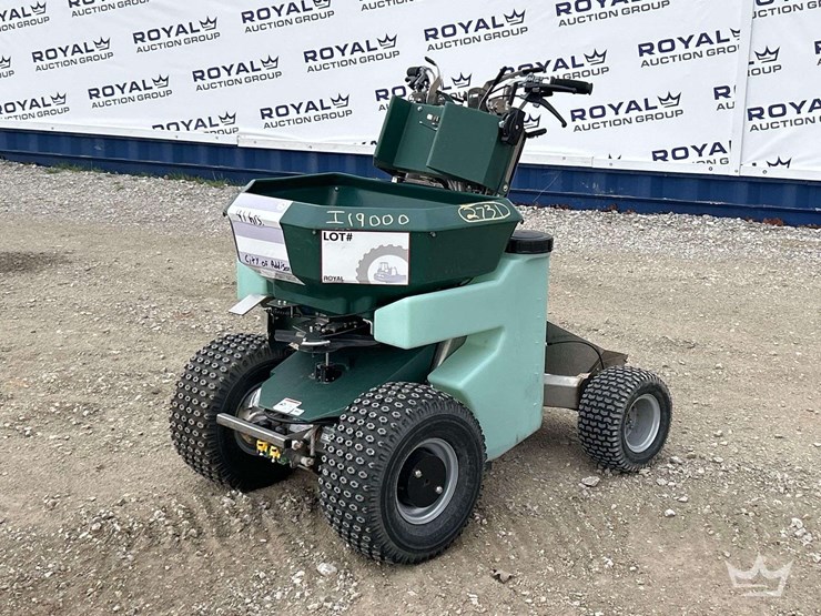 2021-permagreen-ride-on-speader-sprayer-image-1