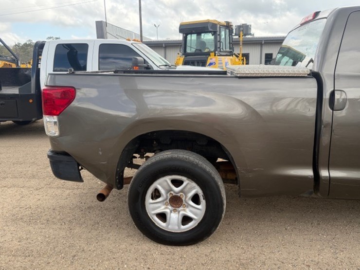 2010-toyota-tundra-image-19