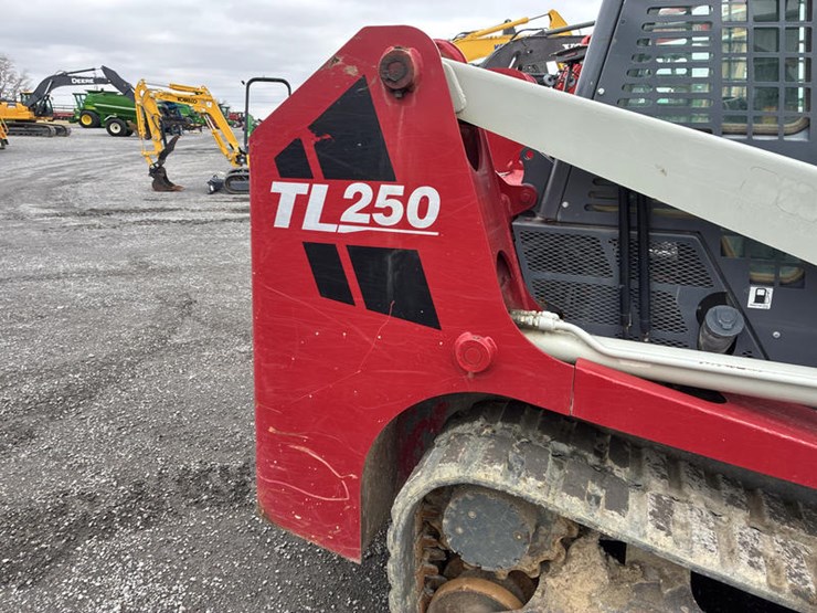takeuchi-tl250-image-30