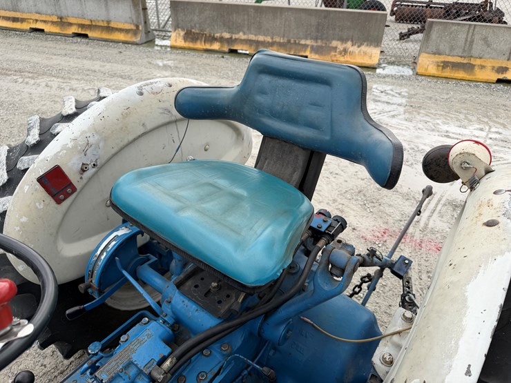 1985-ford-3910-image-4