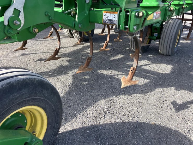 john-deere-2210-image-2