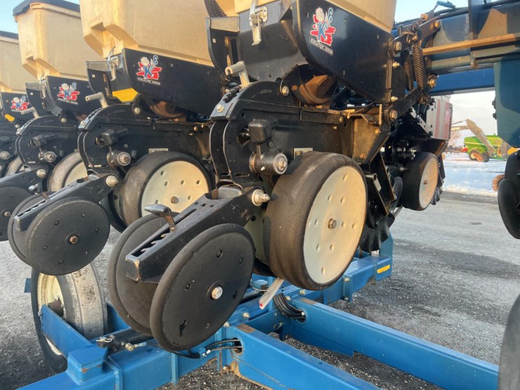 2004-kinze-3500-image-4