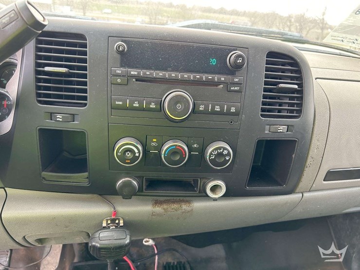 2008-gmc-3500-hd-4x4-ext.-cab-9ft.-flatbed-truck-image-16