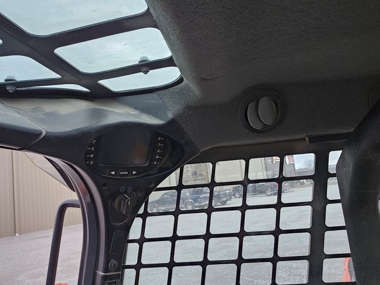 2020-bobcat-t770-image-10