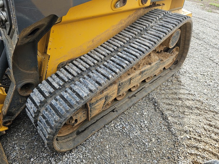 2018-deere-333g-image-23