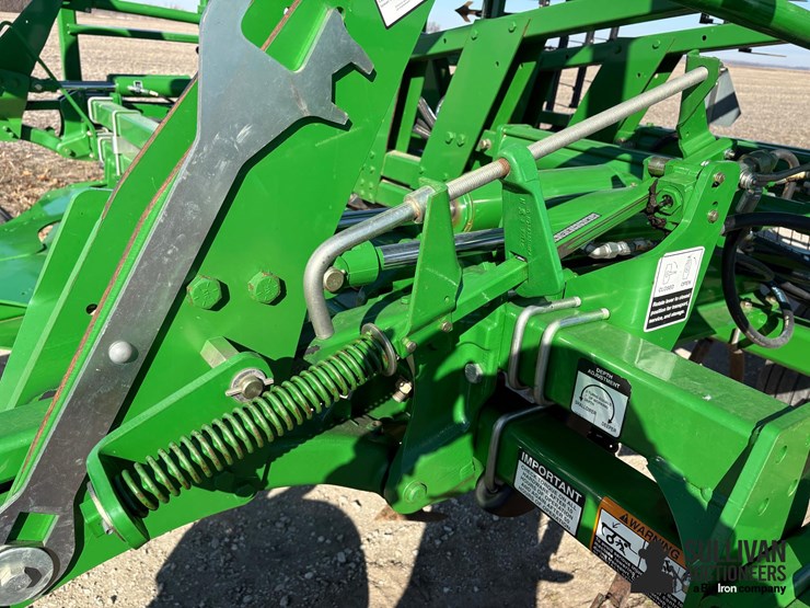 2013-john-deere-2210-image-13