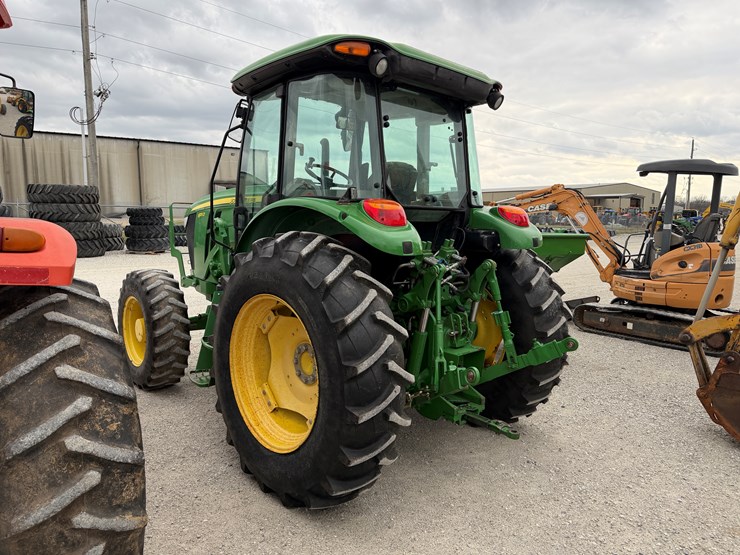 2014-john-deere-6115d-image-12