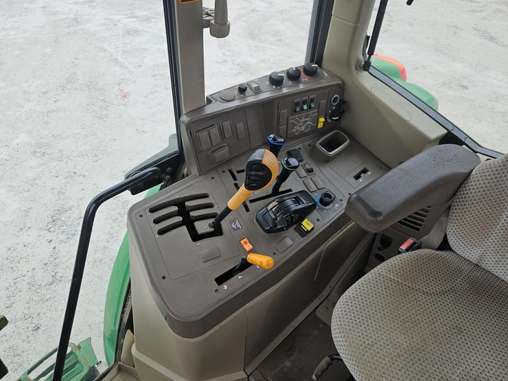 2016-john-deere-6120m-image-14