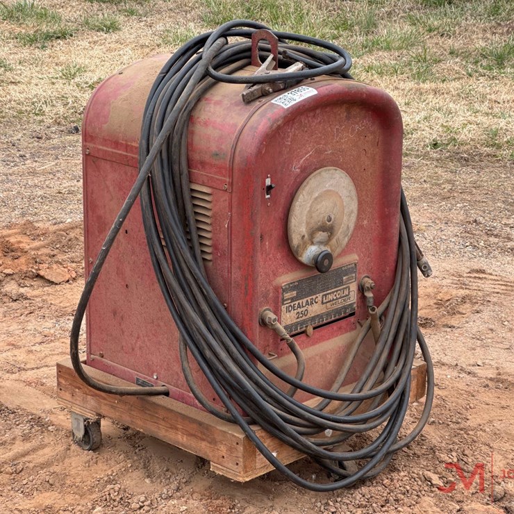 LINCOLN IDEALARC 250 ELECTRIC WELDER