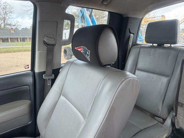 2010-toyota-tundra-image-39