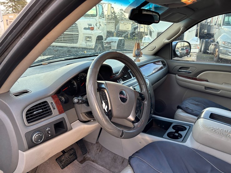 2009-gmc-yukon-image-13