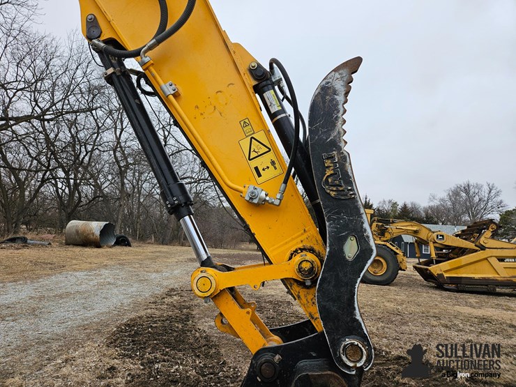 2018-jcb-220x-lc-image-20
