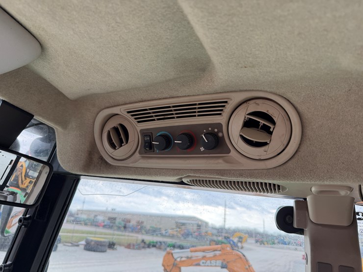 2014-john-deere-6115d-image-22