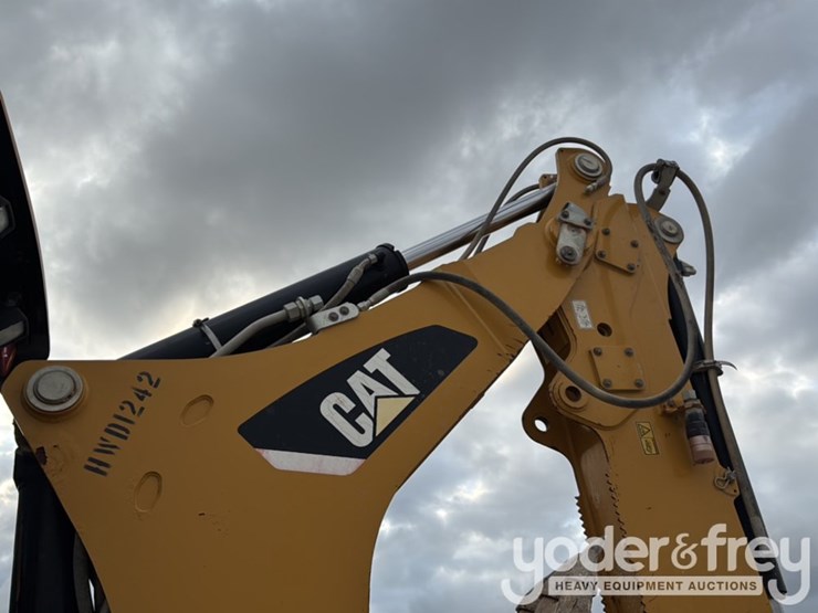 2016-caterpillar-420f2-it-image-29