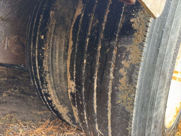 manac-enclosed-tender-trailer-with-2550-gal-tank---35'-long-x-8'-wide-x-8.5'-tall-image-15