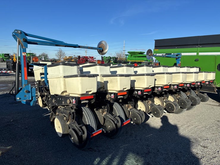 2009-kinze-3000-image-27