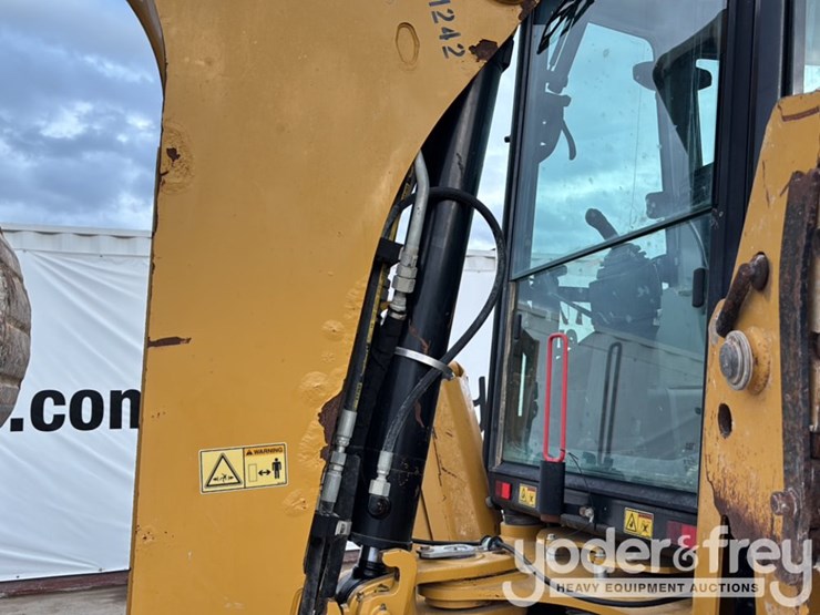 2016-caterpillar-420f2-it-image-31